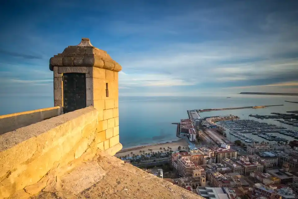 Viaggiare a poco prezzo a Alicante